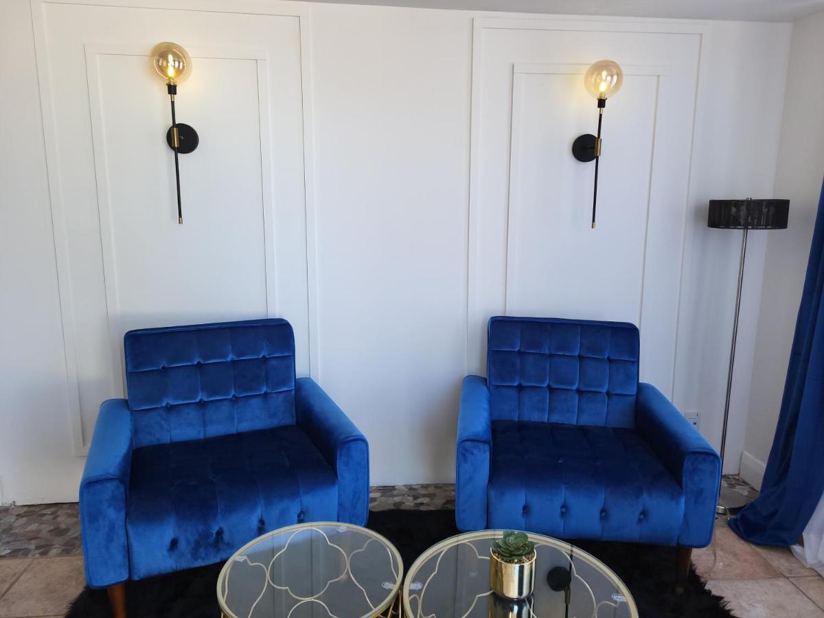 Au Rocher Du Cap Hotel